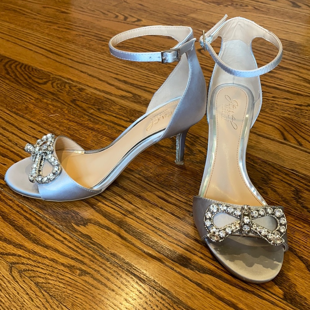 Jewel Badgley Mischka silver heels
